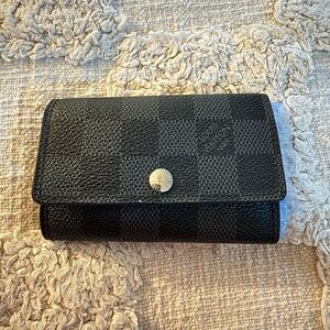 Authentic Louis Vuitton Graphite 6 Key holder